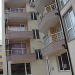 Studio Nera شقة